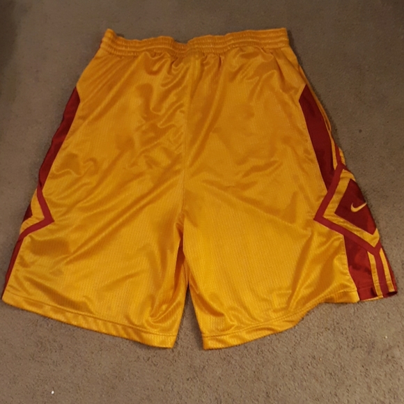 Nike Iowa state XL shorts - Picture 2 of 3